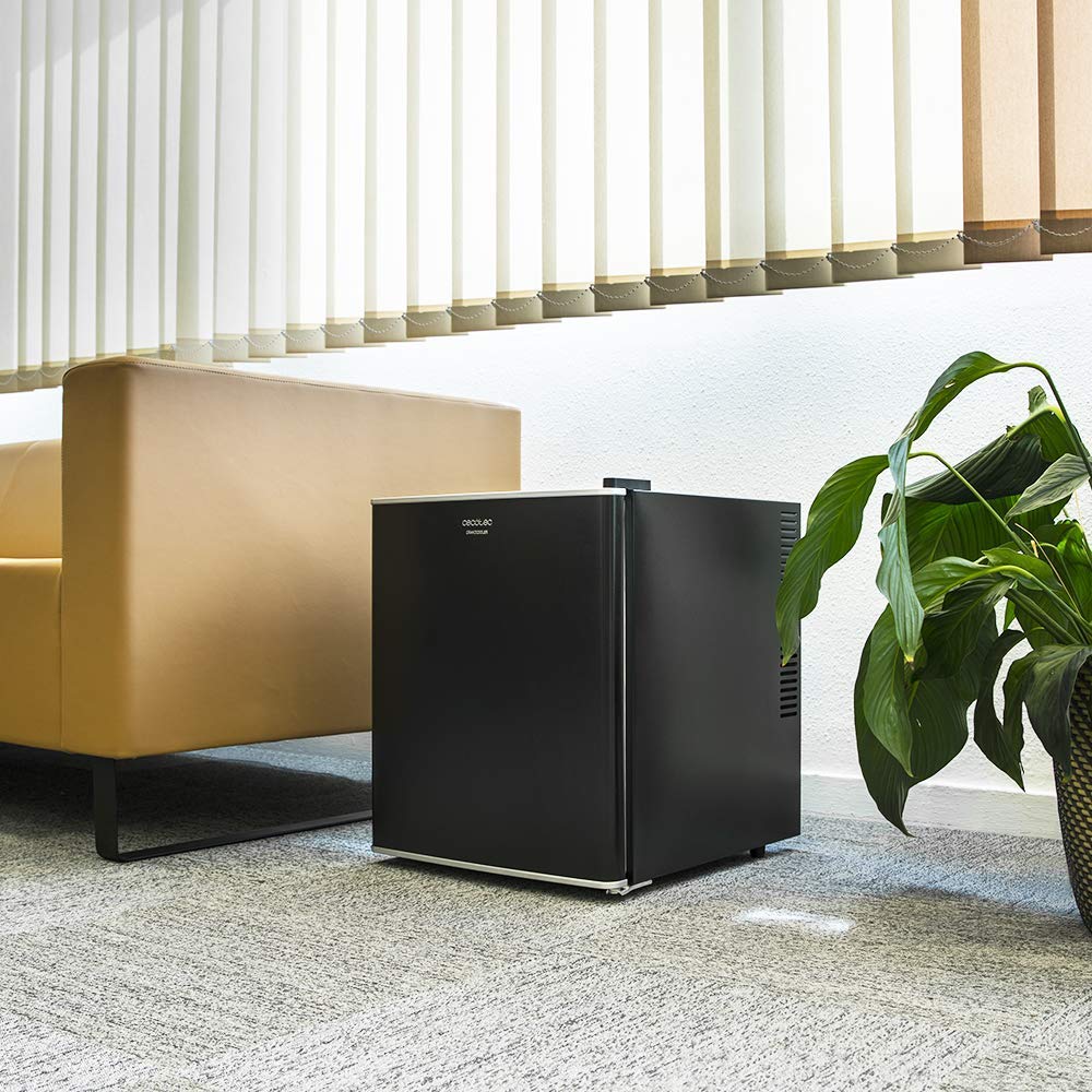 Cecotec MiniBar GrandCooler 10000 Silent Black, 46L, Clase A+, Termoeléctrico, Silencioso, Auto Defrost