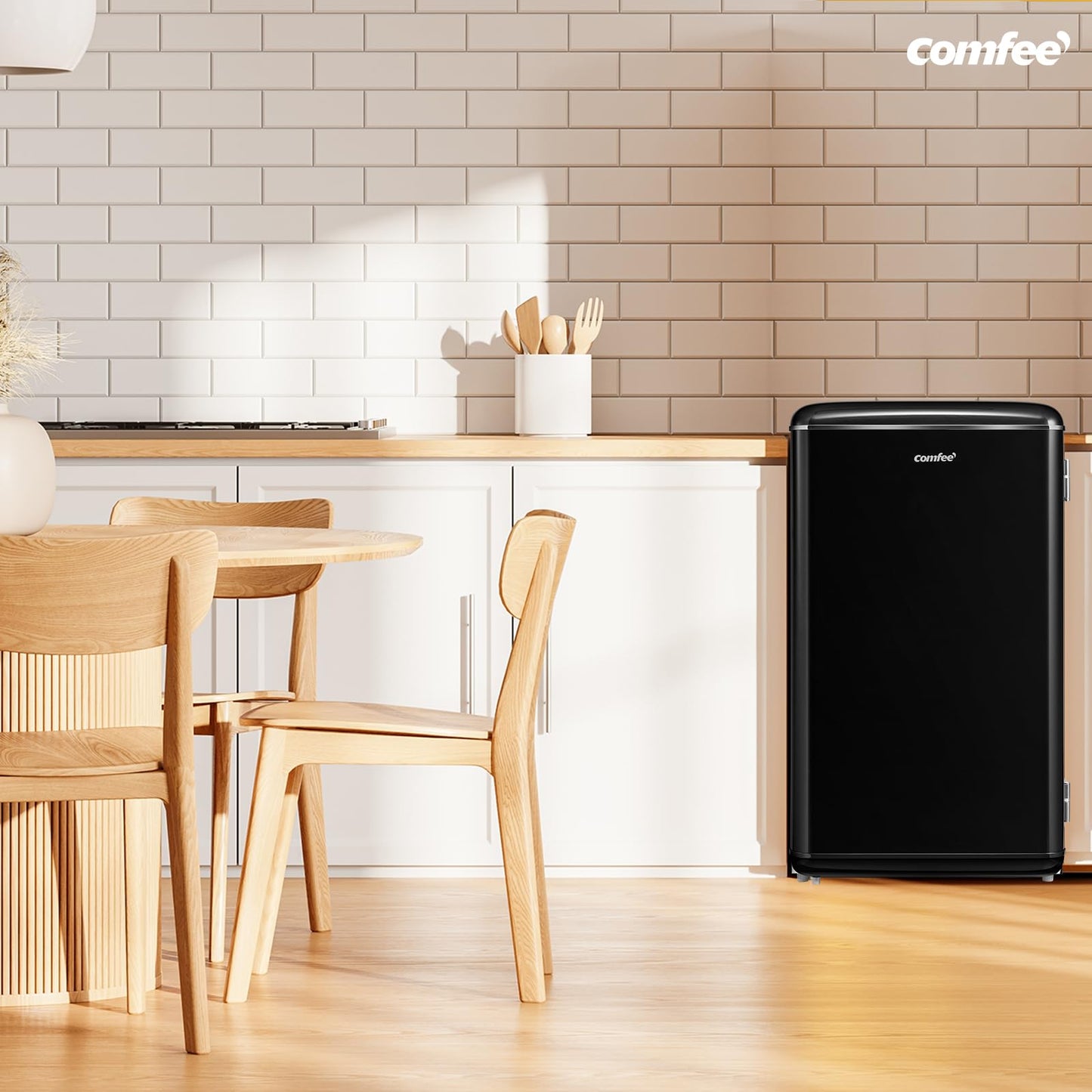 Comfee' RCD93BL2EURT(E) Refrigerador Bajo Encimera, 93L, Refrigerador Retro Independiente con Compartimento Enfriador, Termostatos Ajustables, Luz LED, Negro